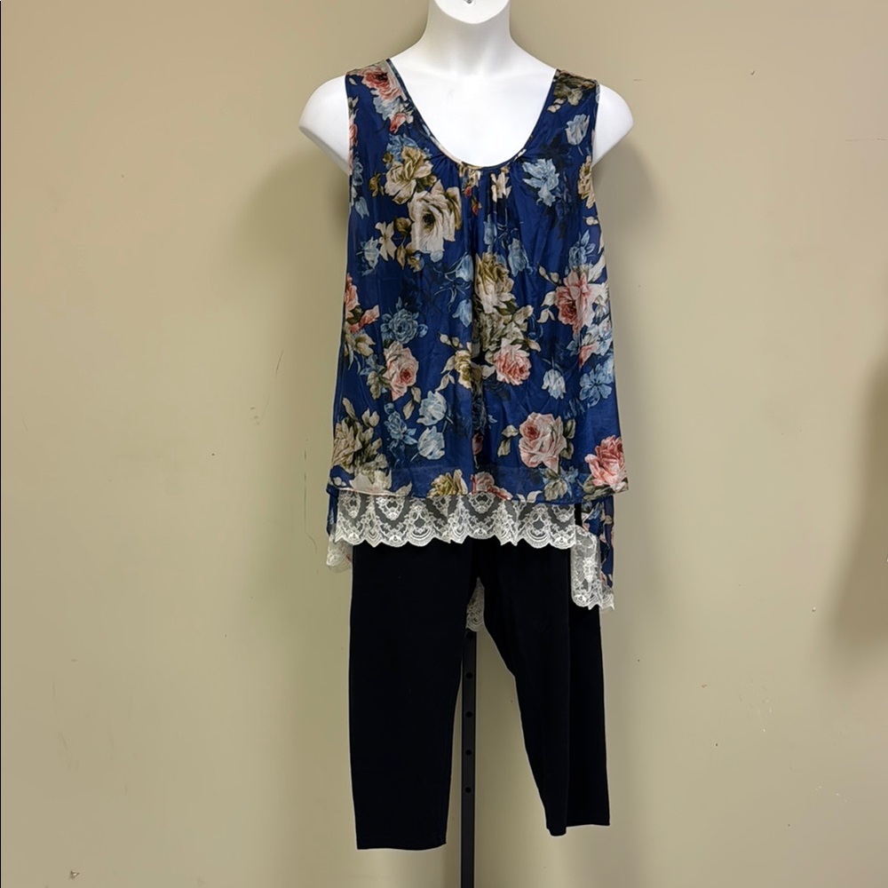 Karen Kane Floral Blue Casual top and Black Capri Leggings